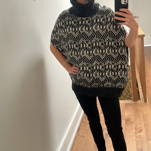 Steve Madden geometric poncho vest turtle neck black white knit OS - Picture 10 of 13